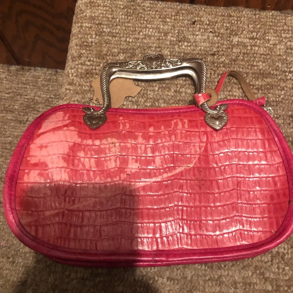 ❤️Vintage Pink Croc-Embossed Heart Charm Handbag- $50 or $45 w/offer